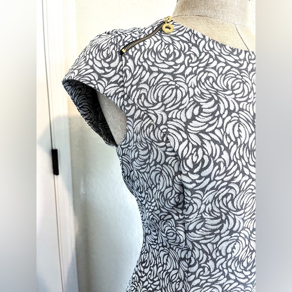 Pierri Dress Size 8 NWT Grey Sheath Dress with Zipper Accents Short Sleeves - Picture 4 of 16